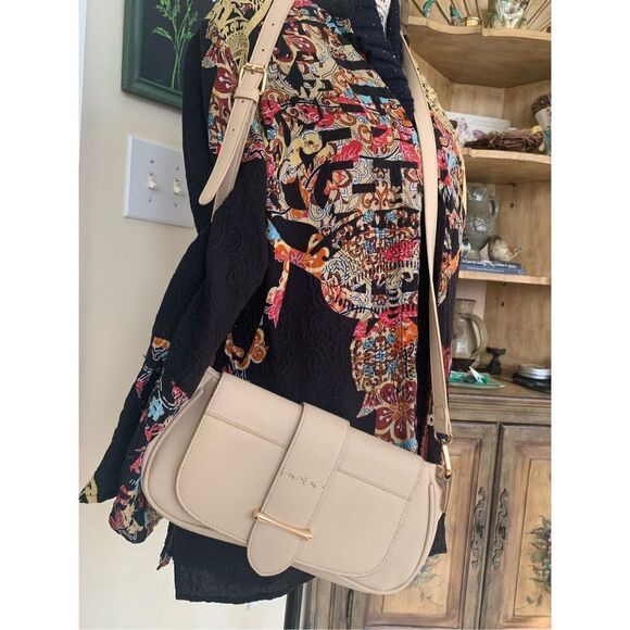 Bebe Saint Lamby Sand Clutch/Crossbody Handbag - Picture 11 of 11